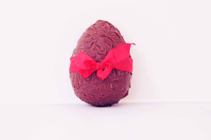 Moulage Oeuf de Pâques au Chocolat au Lait Bio